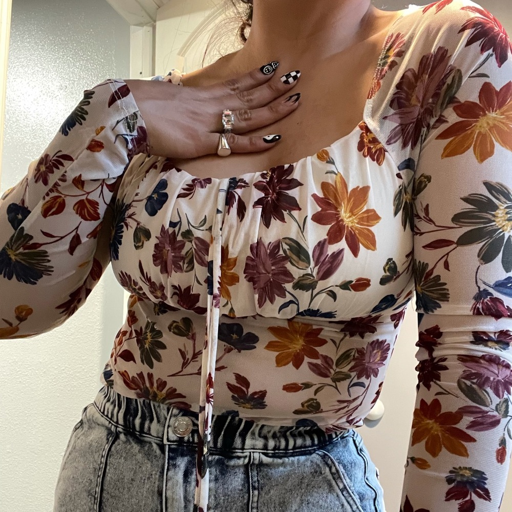2 differents colors same style see through blouse